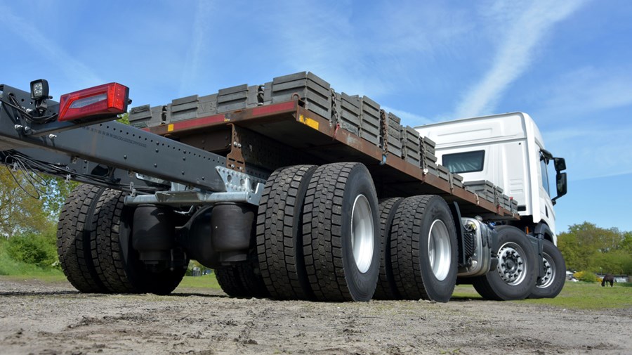 Scania P460 8x4 Wide-Spread