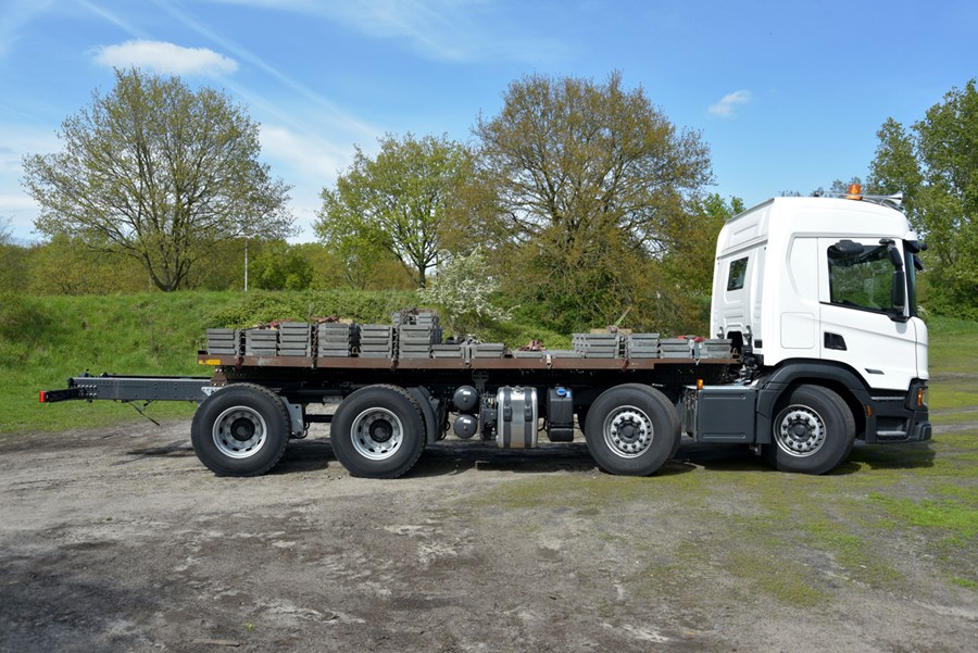 Scania P460 8x4 Wide-Spread